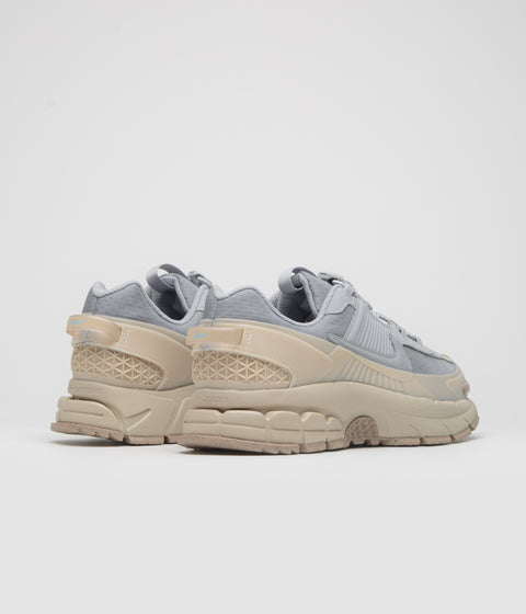 Nike Vomero Roam Shoes - Wolf Grey / Wolf Grey - Sanddrift - Hemp