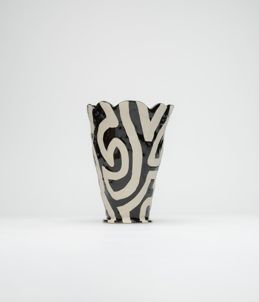 HAY フラワーベース 花瓶 JESSICA HANS SHADOW VASE HAY Jessica Hans Shadow vase, black - white | Finnish Design