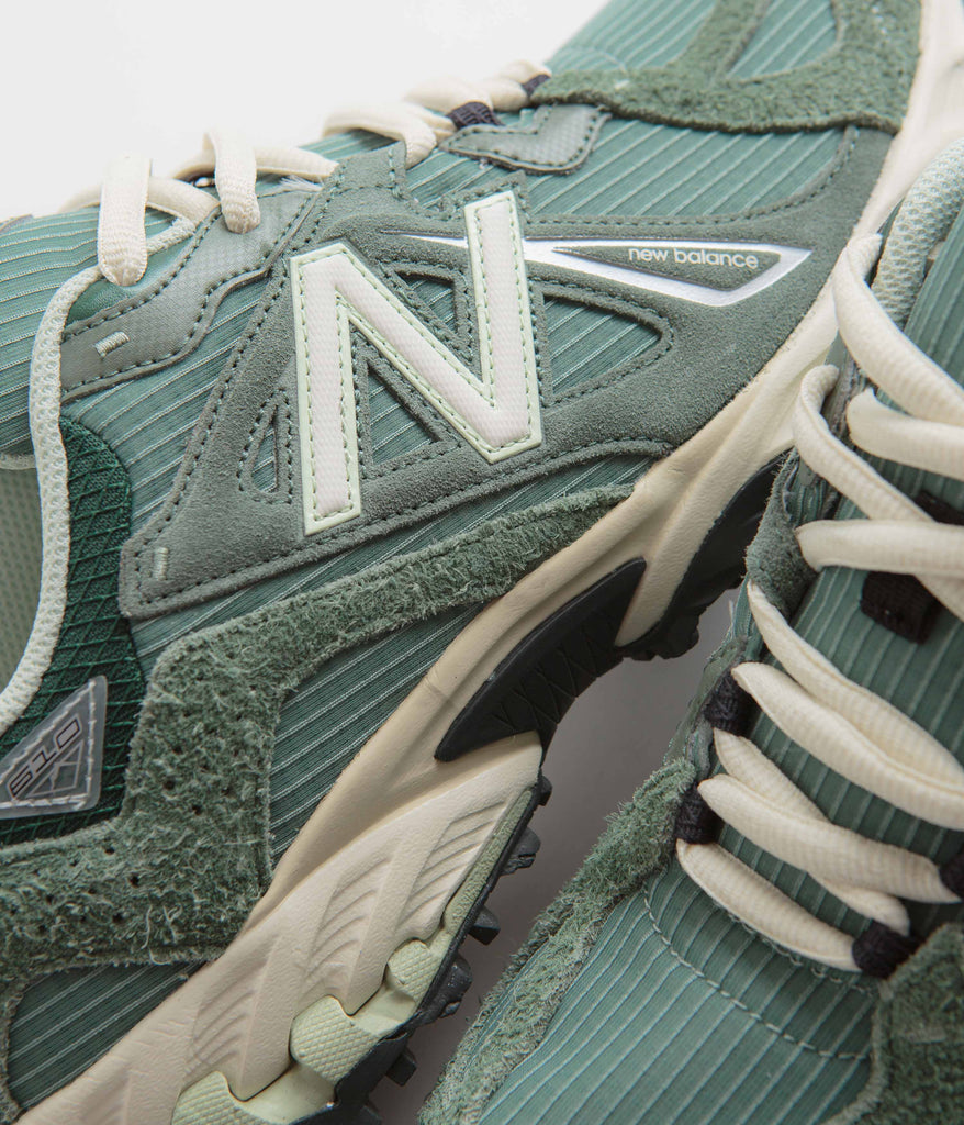 New Balance 610 Shoes - Green / Natural Mint