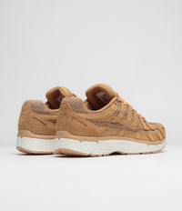 Nike P-6000 SE Shoes in Flax and Flax and Metallic Gold - Sail thumbnail