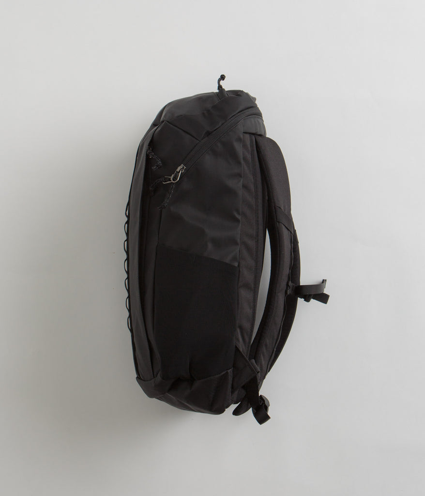 Patagonia black hole outlet backpack sale