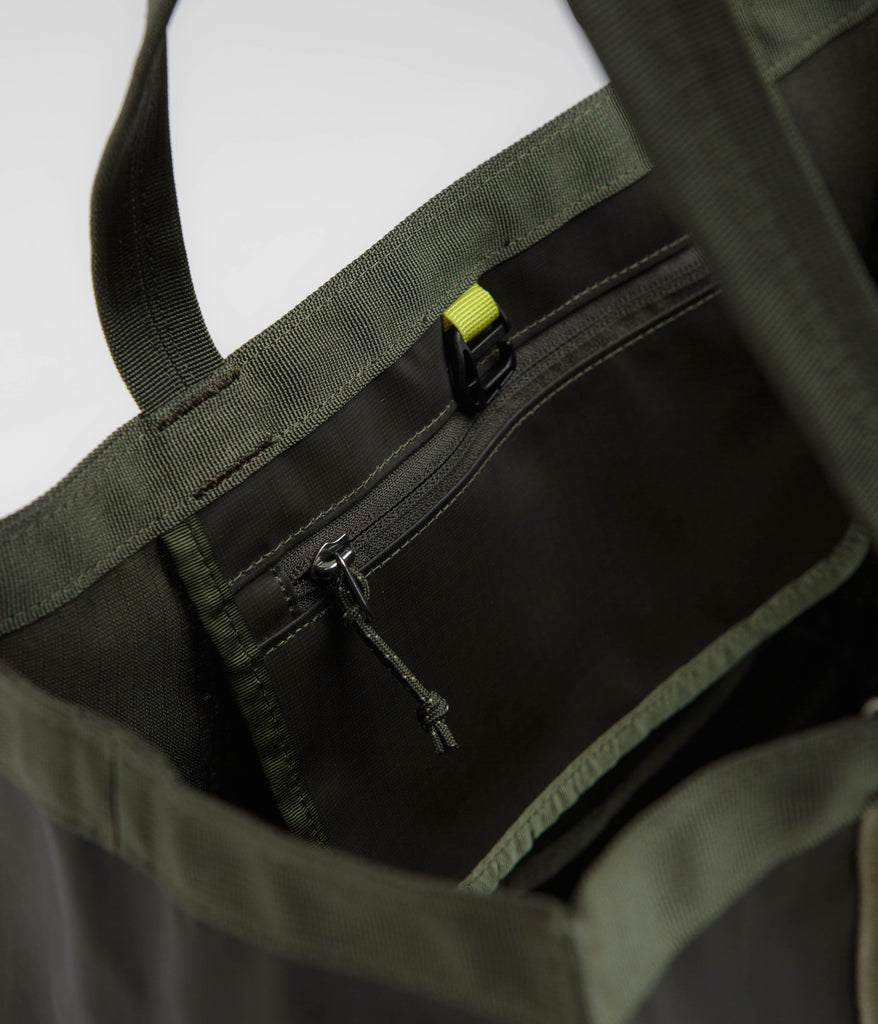 Patagonia Black Hole Tote 25L - Pine Needle Green | Always