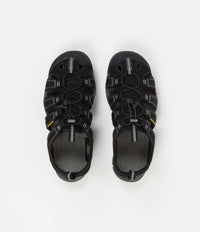 Keen Clearwater CNX Sandals in Black and Gargoyle thumbnail