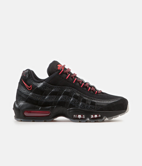 Nike Air Max 95 Shoes in Black and Infrared