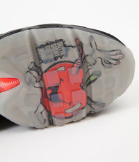 Nike Air Max 95 Shoes in Black and Infrared thumbnail