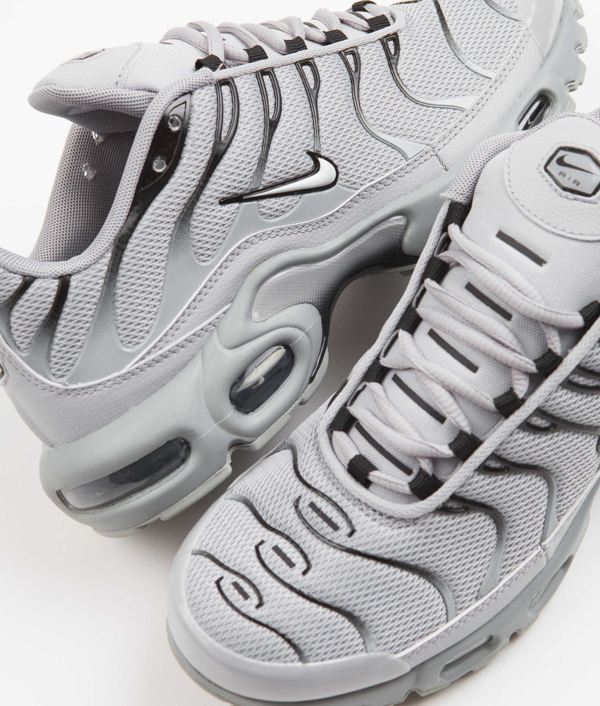 wolf grey white black tn