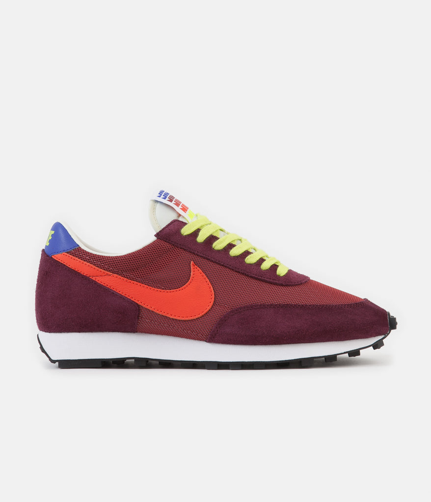 Maroon and orange nike 2025 shoes