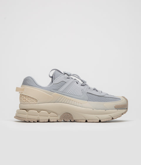 Nike Vomero Roam Shoes - Wolf Grey / Wolf Grey - Sanddrift - Hemp