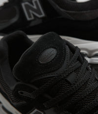 New Balance 2002R Shoes - Black / White thumbnail