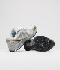 New Balance 860 Shoes - Sea Salt / Gold Metallic thumbnail