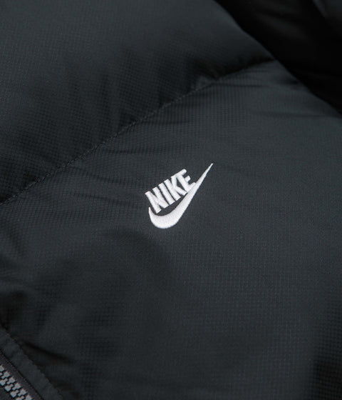 Nike Club Puffer Jacket in Black and White