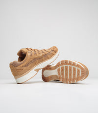 Nike P-6000 SE Shoes - Flax / Flax - Metallic Gold - Sail thumbnail