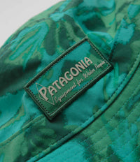 Patagonia Wavefarer Bucket Hat - Water People Banner: Cliffs and Waves Conifer Green thumbnail