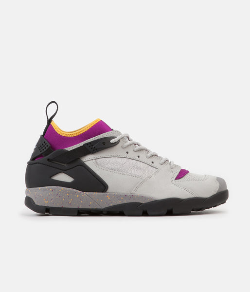Nike ACG Air Revaderchi Shoes Granite Black Red Plum Pro Gold