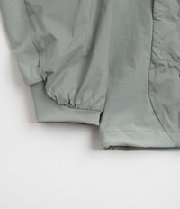 Nike ACG Sierra Light Jacket - Mica Green / Light Silver / Summit White thumbnail
