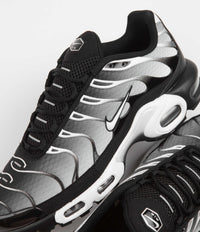diepvries stap in Verantwoordelijk persoon Nike Air Max Plus Shoes - Black / White - Metallic Silver | Always in Colour