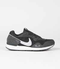 Nike Venture Runner Shoes - Dark Smoke Grey / Pure Platinum - White thumbnail