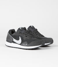 Nike Venture Runner Shoes - Dark Smoke Grey / Pure Platinum - White thumbnail