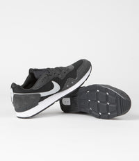 Nike Venture Runner Shoes - Dark Smoke Grey / Pure Platinum - White thumbnail