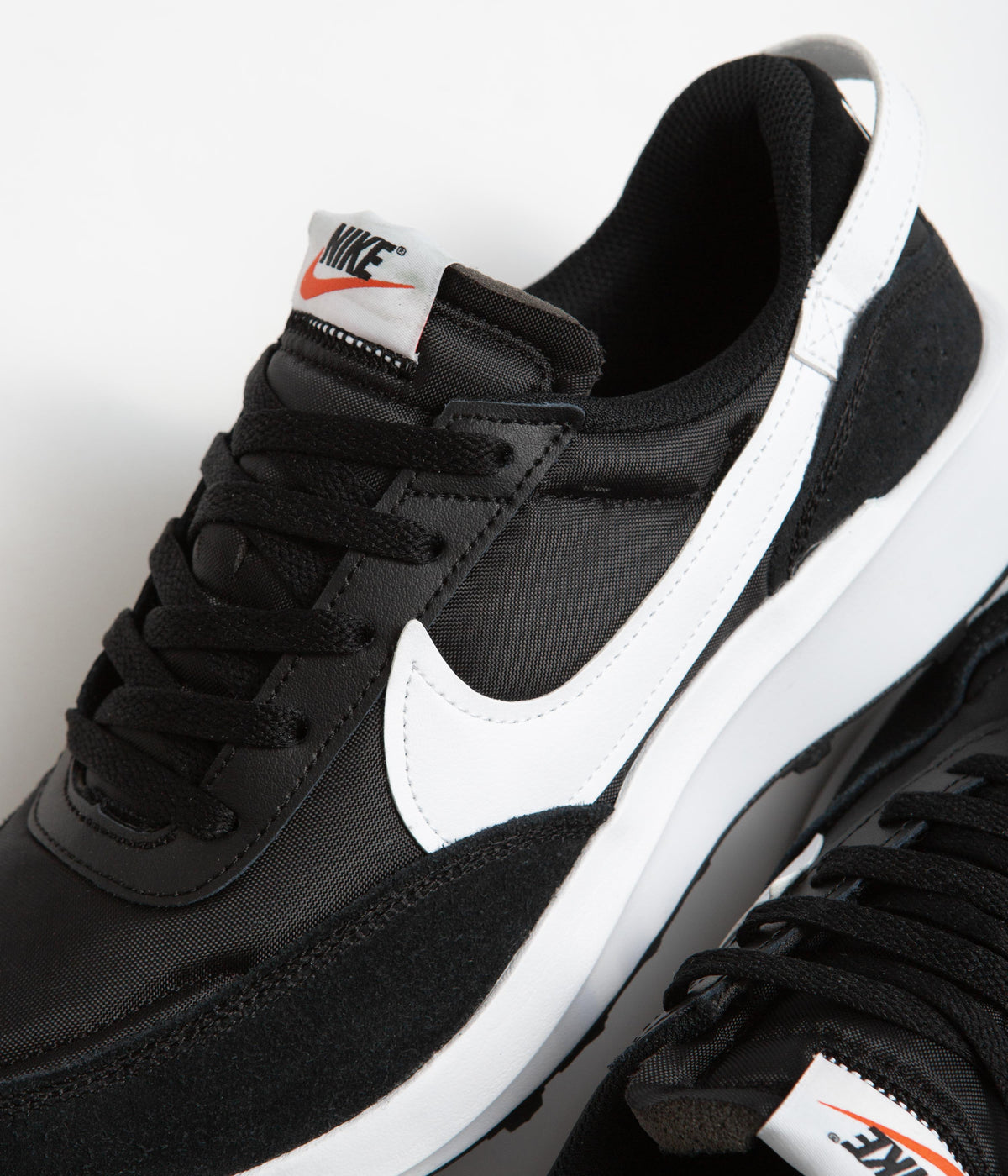 Nike waffle black and white Clearance