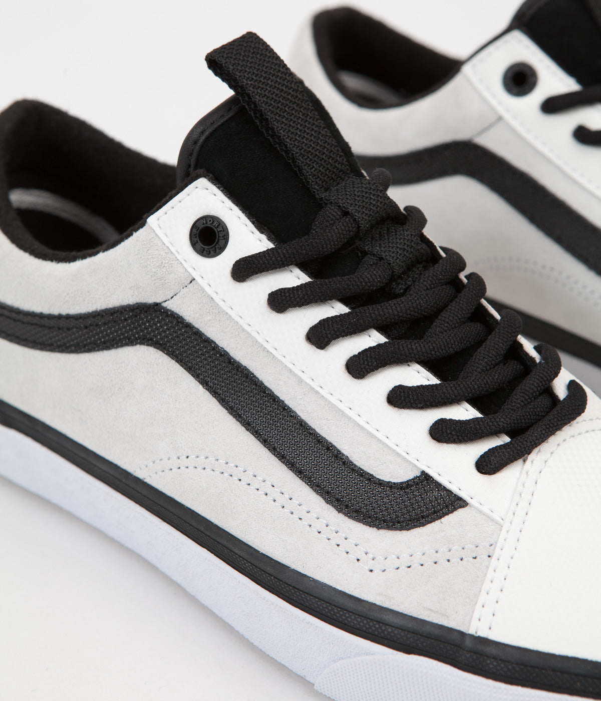 worst badge Fabriek Vans X The North Face Old Skool MTE DX Shoes - True White / Black | Always  in Colour