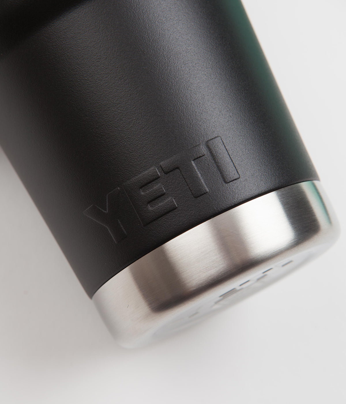 https://alwaysincolour.com/cdn/shop/products/yeti-rambler-travel-mug-20oz-black-2_1200x_crop_center.progressive.jpg?v=1656933773